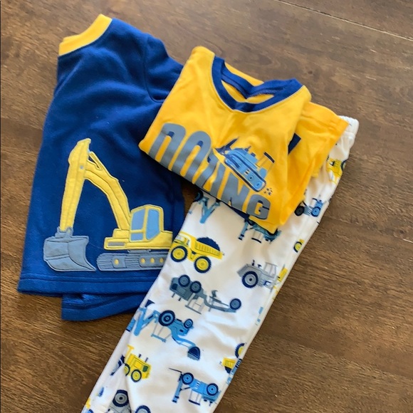 3 piece boys 2T pajama set - Picture 3 of 3